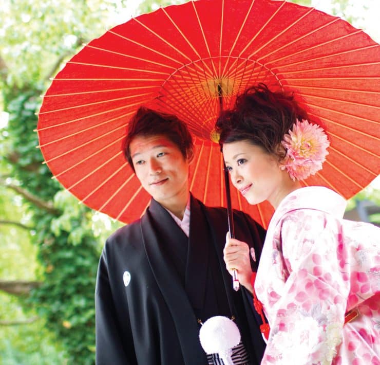 Bangasa. When the bride and groom enter into the shrine, they sometimes use this umbrella, made of a coarse oil-paper.