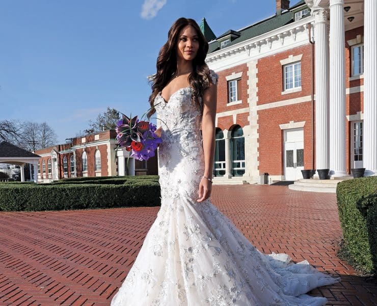 Gown: Eve of Milady (366) Bouquet: Ariston Flowers