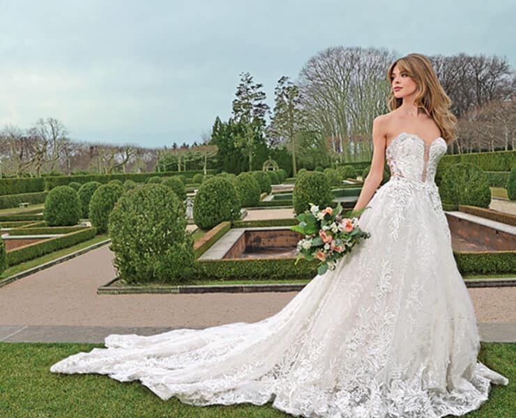 Gown: Eve of Milady (4402) Bouquet: Ariston Flowers