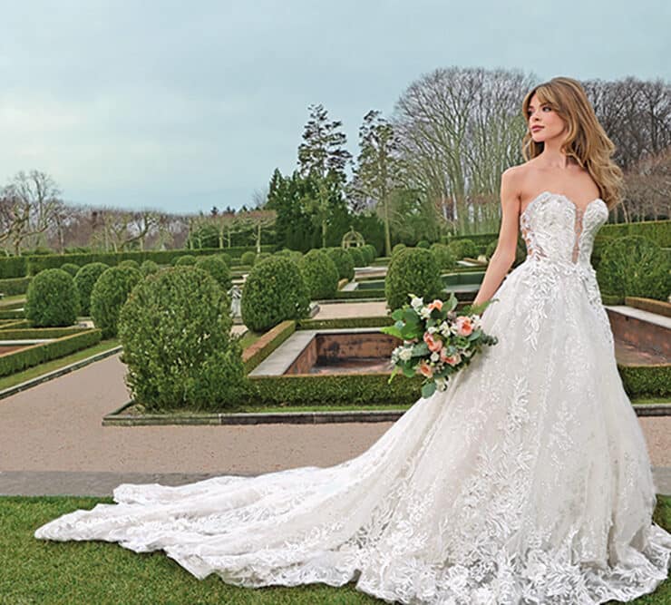 Gown: Eve of Milady (4402) Bouquet: Ariston Flowers