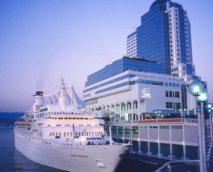 Extended Honeymoon; Cruise Ship Opportunities (Photo: Doug Nealy on Unsplash)